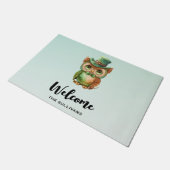 Schattigee Uil in een groene Top Hoed Welkom Deurmat (Schuin)