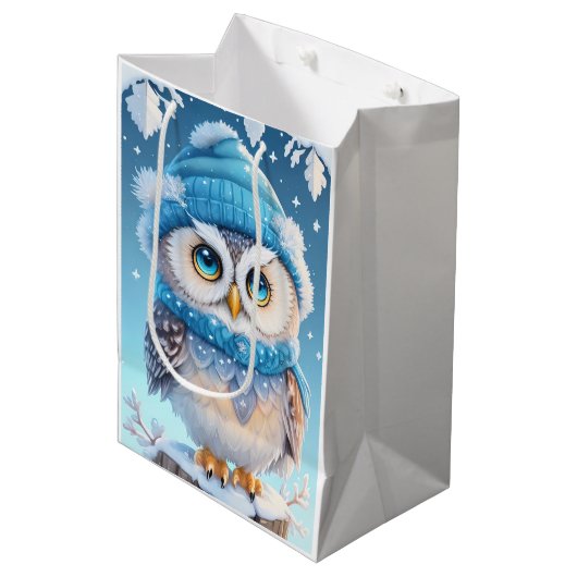 Schattigee uil met een blauw pet medium cadeauzakje (Voorkant Gekanteld)