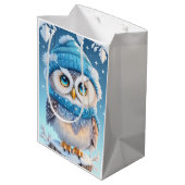 Schattigee uil met een blauw pet medium cadeauzakje (Achterkant Gekanteld)