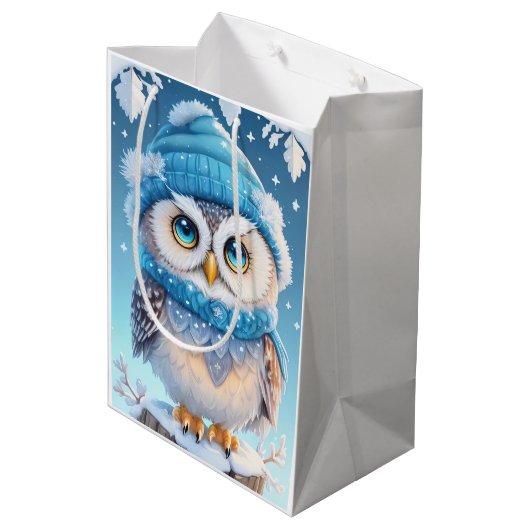 Schattigee uil met een blauw pet medium cadeauzakje (Achterkant Gekanteld)