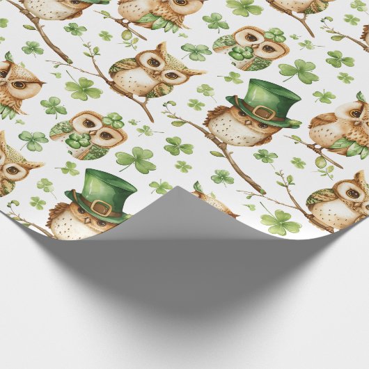 Schattigee Uil met Groen Pet Shamrock St. Patrick' Cadeaupapier (Hoek)