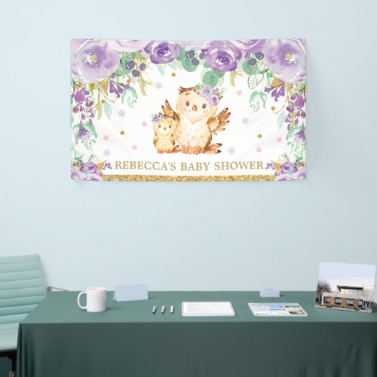 Schattigee Uil Paarse Bloemen Baby shower Achtergr Spandoek (Beurs)