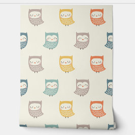 Schattigee Uilen in gedempte valkleuren op crème Behang