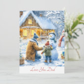 Schattigee vader en zoon bouwen sneeuwman Waterver Feestdagenkaart (Staand voorkant)