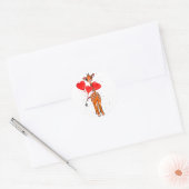 Schattigee valentijn giraffe met hartballonnen ronde sticker (Envelop)
