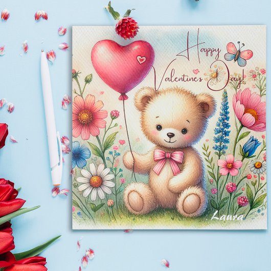 Schattigee Valentijn teddybeer in wilde bloemen Feestdagenkaart
