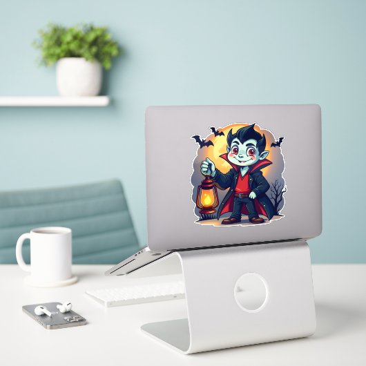 Schattigee Vampier met Lantaarn Kawaii Halloween Sticker (Laptop op bureau)