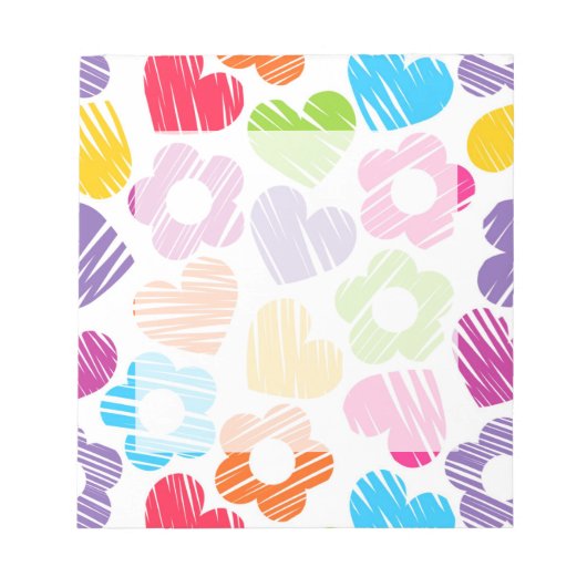 Schattigee veelkleurige bloemen en harten girly pa notitieblok (Voorkant)