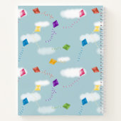 Schattigee veelkleurige vliegers Kinder monogram Notitieboek (Achterkant)