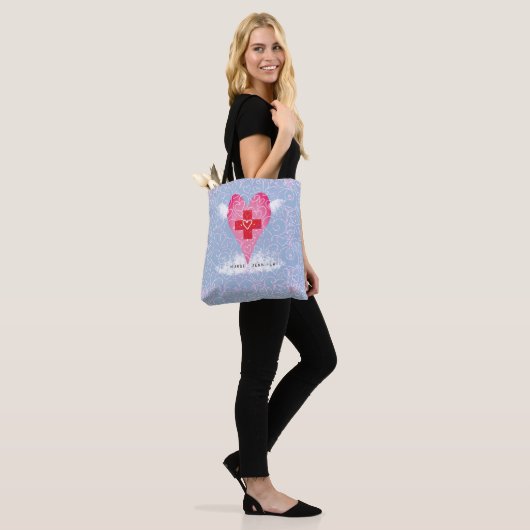 Schattigee Verpleegster Roze Rood Hart Met Vleugel Tote Bag (Op model)