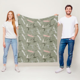 Schattigee vliegende vogels op salie groen patroon fleece deken