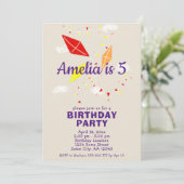 Schattigee vliegers in de lucht tekenen kinderen v kaart (Staand voorkant)