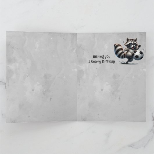 Schattigee Voetbal Speler Raccoon Custom Verjaarda Kaart (Binnen)