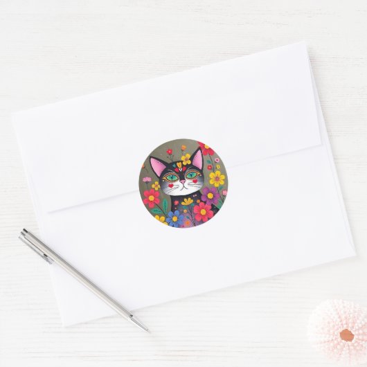 Schattigee volkskunst zwarte kat en bloemen ronde sticker (Envelop)