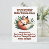 Schattigee vos slaapt in bladeren Baby shower Bedankkaart (Staand voorkant)