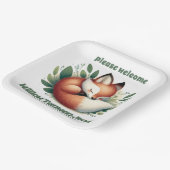 Schattigee vos slaapt in bladeren Baby shower Papieren Bordje (Gebogen)