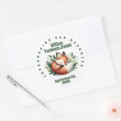 Schattigee vos slaapt in bladeren Baby shower Ronde Sticker (Envelop)