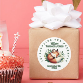 Schattigee vos slaapt in bladeren Baby shower Ronde Sticker