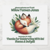 Schattigee vos slaapt in bladeren Baby shower Sparkling Wijnetiket (Enkel label)