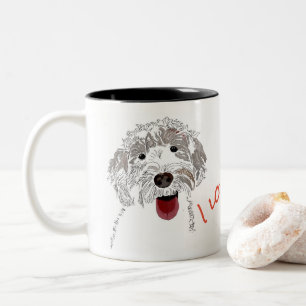 Schattigee, vrolijke, liefdevolle Labradoodle Dog Tweekleurige Koffiemok