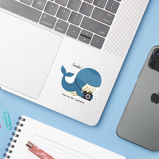 Schattigee walvis met camera sticker (Laptop met iPhone)