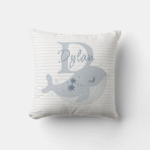 Schattigee walvis Modern Baby Jongensnaam Monogram Kussen (Voorkant)