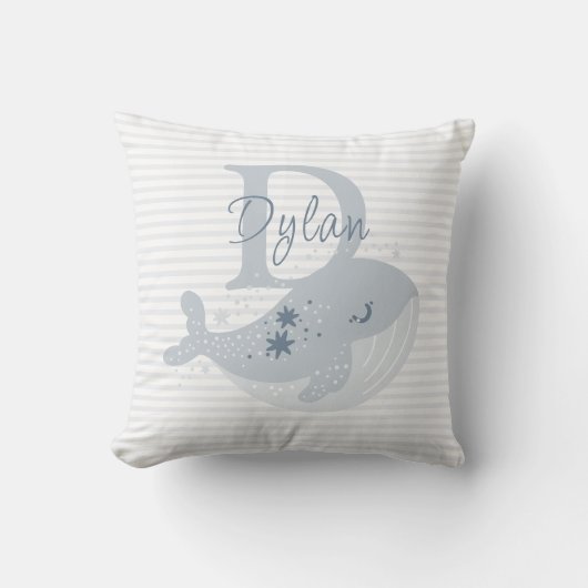 Schattigee walvis Modern Baby Jongensnaam Monogram Kussen (Voorkant)