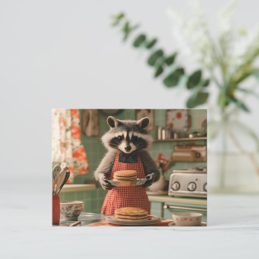 Schattigee Wasbeer Chef in Retro Keuken Serving Pa Briefkaart (Staand voorkant)
