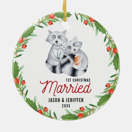Schattigee wasbeer eerste kerst gehuwde Pas getrou Keramisch Ornament (Achterkant)