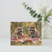 Schattigee wasbeer familie met een picknick briefkaart (Staand voorkant)