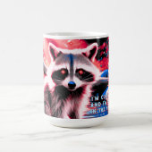 Schattigee wasbeer in rood bos door stream 15 oz. koffiemok (Center)