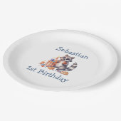 Schattigee wasbeer jongen 1e verjaardagsfeestje op papieren bordje (Gekanteld)