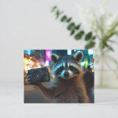Schattigee wasbeer met camera in een grote stad briefkaart (Staand voorkant)