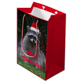 Schattigee wasbeer met rode kerstmuts vakantie medium cadeauzakje (Voorkant Gekanteld)