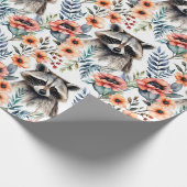 Schattigee wasbeer tussen de bloemetjes cadeaupapier (Hoek)