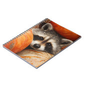 Schattigee Wasbeer Verborgen Pompoen Patch Art Notitieboek (Linkerzijde)