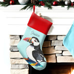 Schattigee Waterverf Atlantische Puffin Vogelillus Kerstsok<br><div class="desc">Een pudgy kleine Puffin vogeltje brengt je in de buurt van natuur voor je vakantie viering, met deze coole kustvogel kerstkous. Deze coole en kunstzinnige Puffin in waterverf stijl is geplaatst op een ijsblauwe achtergrond voor een bijzondere Wintery contrast met de feestelijke rode sierrand. Dit is een prachtige gepersonaliseerde decoratie...</div>