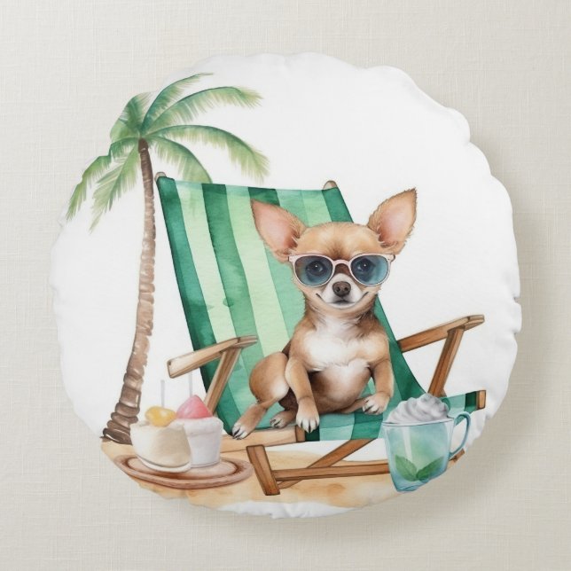 SCHATTIGEE WATERVERF CHIHUAHUA DOG OP HET STRAND ROND KUSSEN (Voorkant)