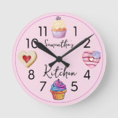 Schattigee Waterverf Cupcake gepersonaliseerde roz Ronde Klok (Voorkant)