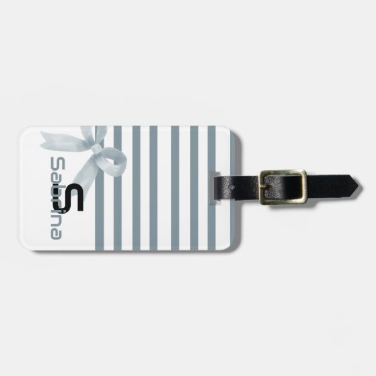 Schattigee Waterverf Dusty Blue Bow Stripes Bagagelabel (Voorkant horizontaal)