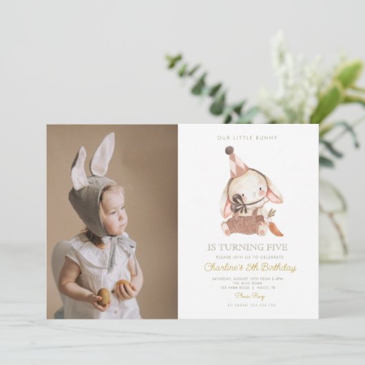 Schattigee Waterverf Little Bunny Wortel Verjaarda Kaart (Staand voorkant)