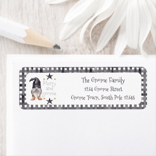 Schattigee Winter Gnome Christmas Buffalo Check Etiket (Insitu)