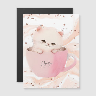 Schattigee wit-roze kat in een theekopje