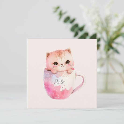 Schattigee wit-roze kat in een theekopje (2) (Staand voorkant)