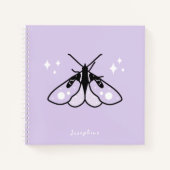 Schattigee Witchy Paarse Moth Notitieboek met Naam (Voorkant)