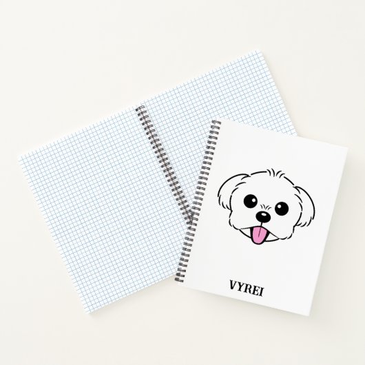 Schattigee witte bichon frise hond stekende tong u notitieboek (Binnen)