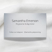 Schattigee witte hond in bad Huisdier verzorging p Visitekaartje