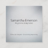 Schattigee witte hond in bad pet grooming professi vierkante visitekaartje (Achterkant)