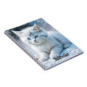 Schattigee witte kat spelen in de sneeuw gepersona notitieboek (Rechterzijde)