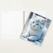 Schattigee witte kat spelen in de sneeuw gepersona planner (Display)